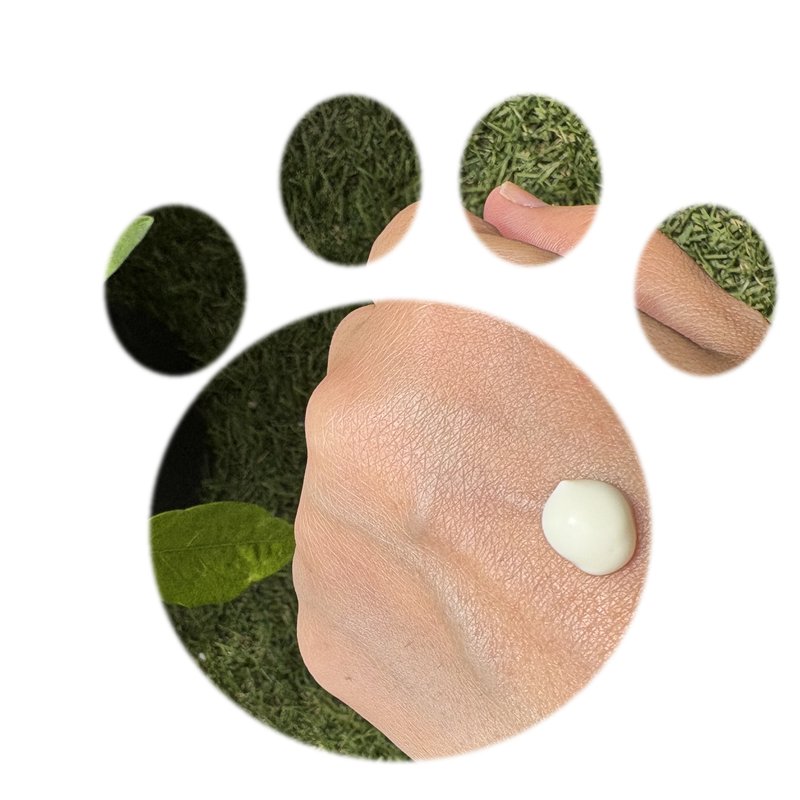Biore UV Athlizm texture swatch in a cat paw shape
