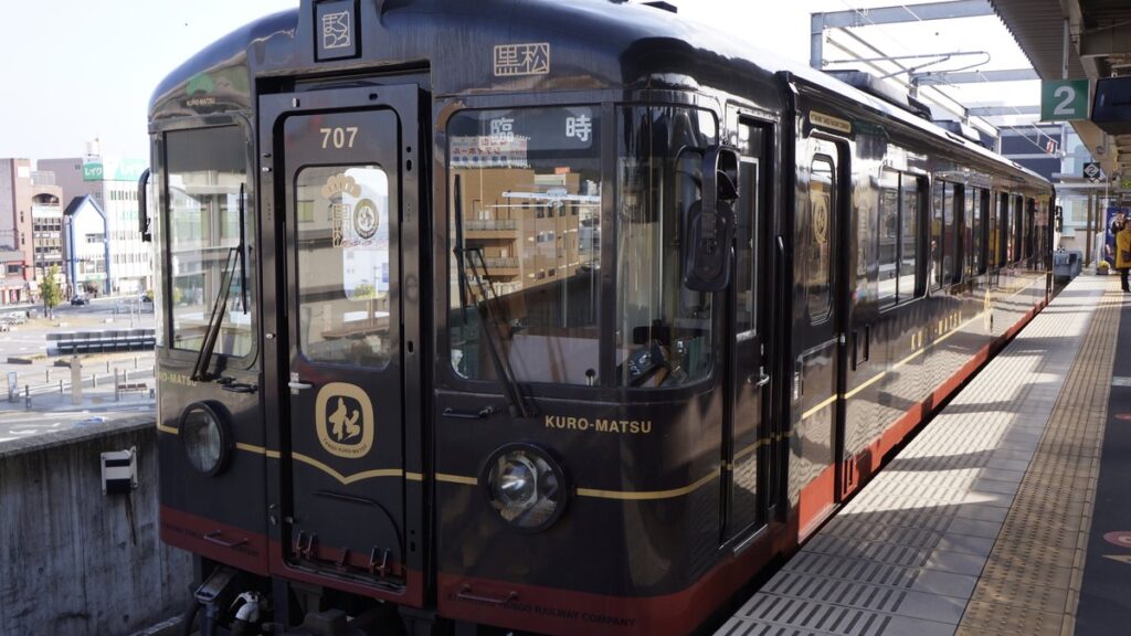 Tango Kuromatsu dining train stopped at Fukuchiyama Station platform